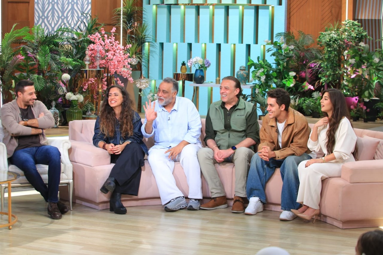 مشاهدة برنامج معكم مني الشاذلي 2025 – حلقة ابطال فيلم ولنا في الخيال حب هنديكا